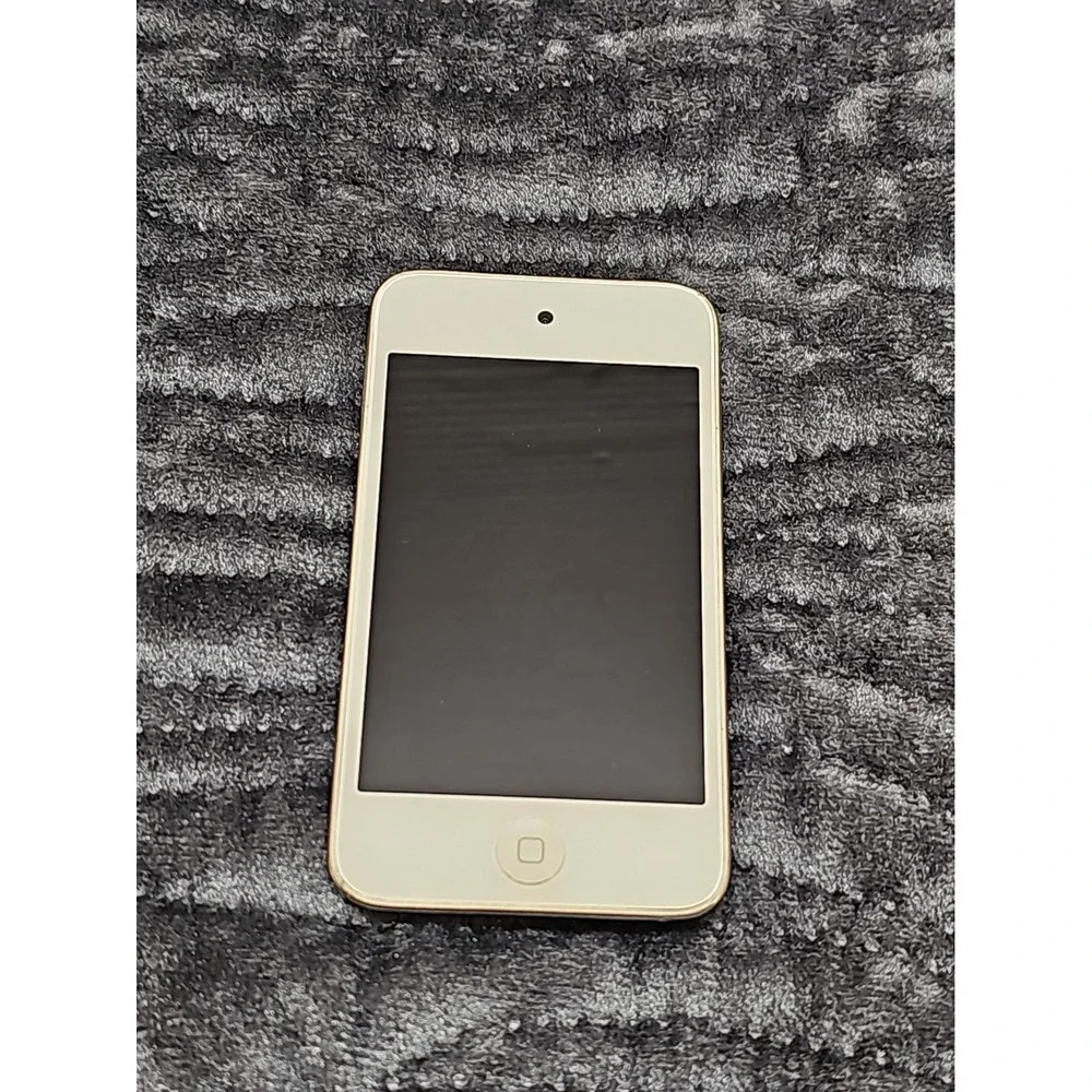 Apple iPod Touch 4th Gen WHITE & SILVER | Model A1367 | 8GB | RESET